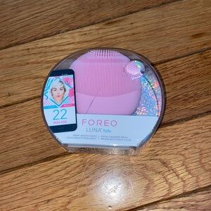 NIB Foreo Luna fofo Baby Pink Sealed No longer available! Best Skin!